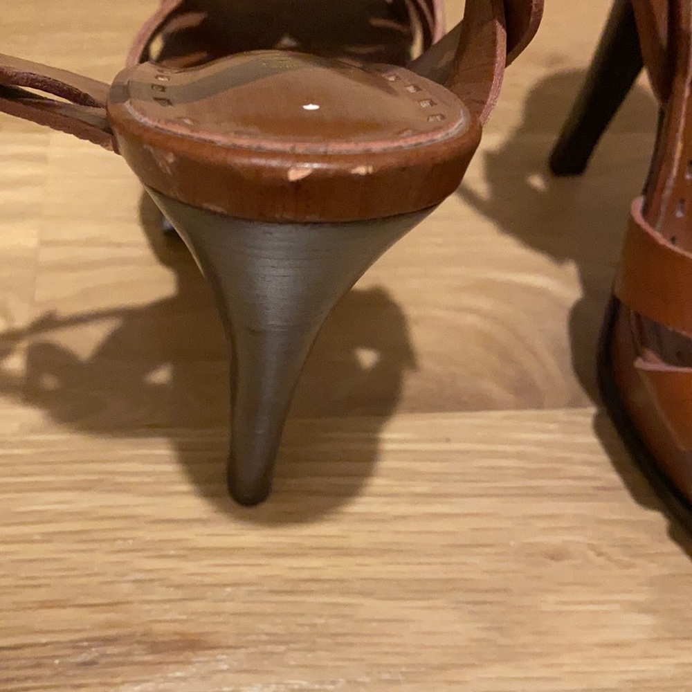 Heels - Picture 4 of 4